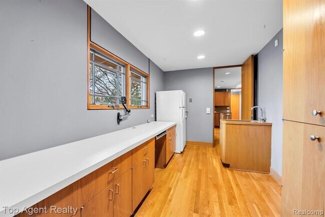 Building Photo - 5760 Snowshoe Cir