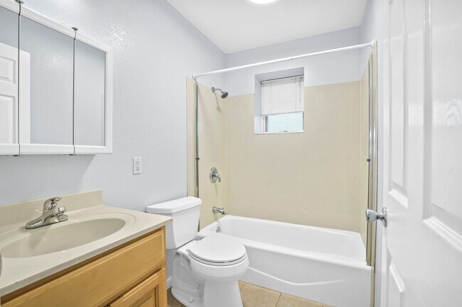 Building Photo - 5200