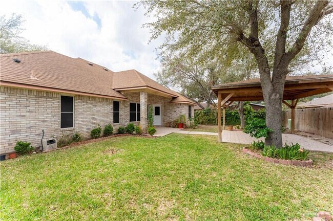 Building Photo - 25 Oriole Ave