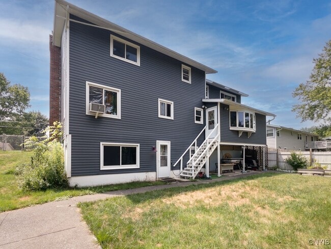 Building Photo - 7189 Coventry Rd N