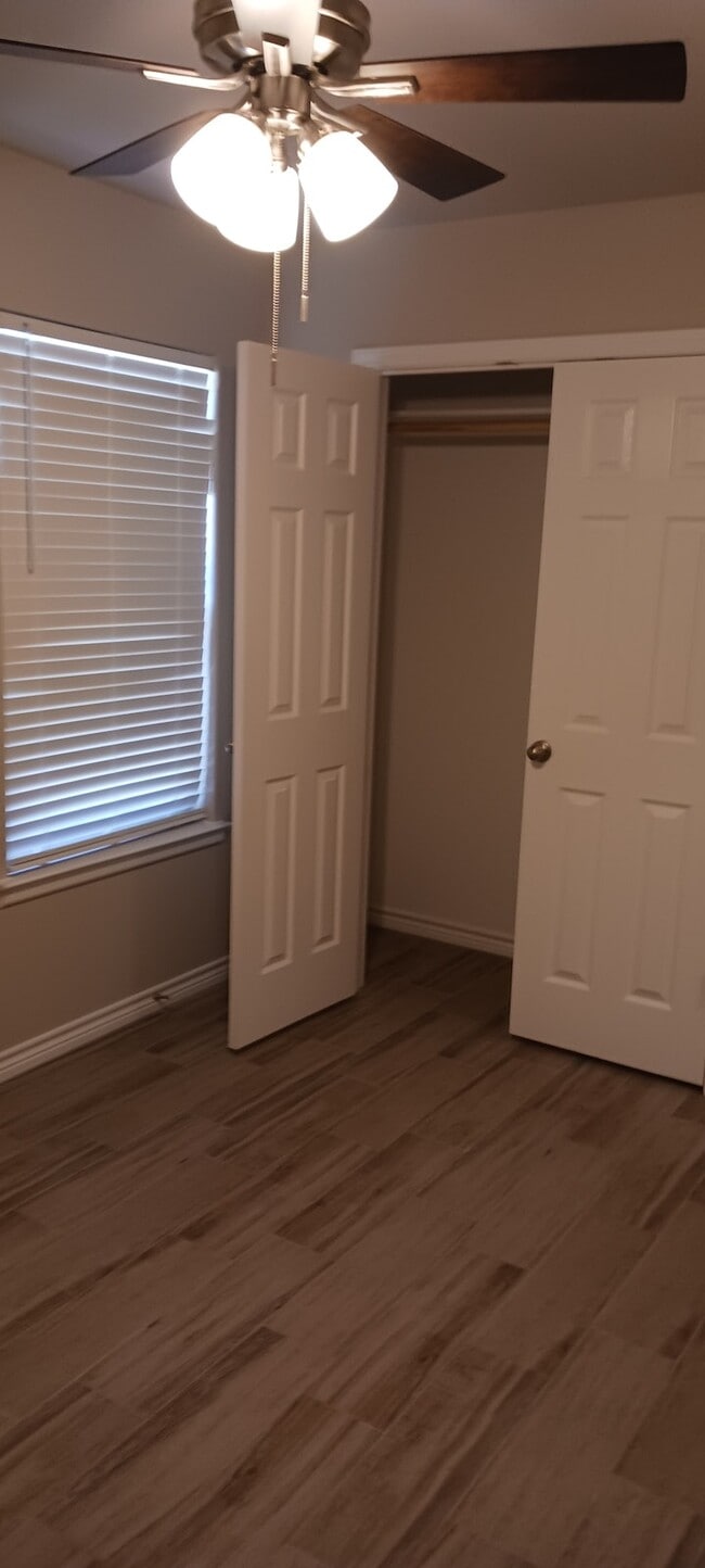 Building Photo - 2611 Leroy Ln