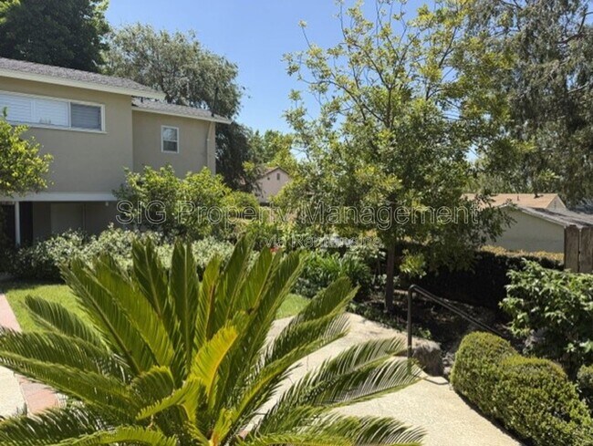 Building Photo - 3040 Orange Ave