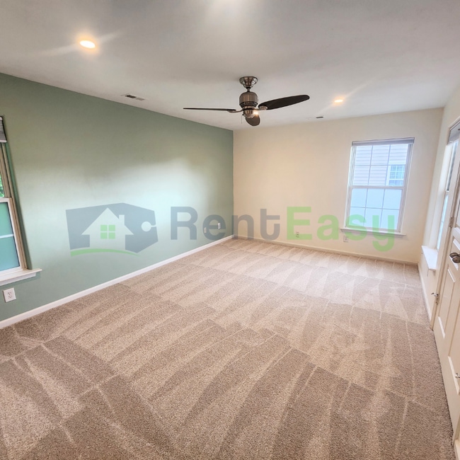 Building Photo - 2250 Humphreys Dr