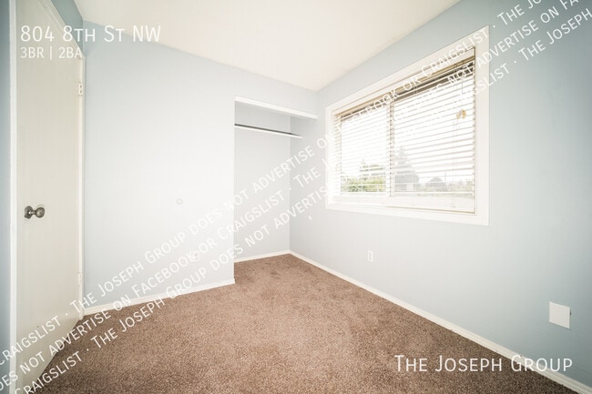 Building Photo - 804 8th St NW