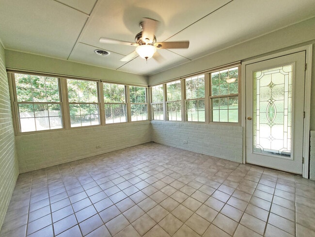 Building Photo - 133 Glenrochie Dr