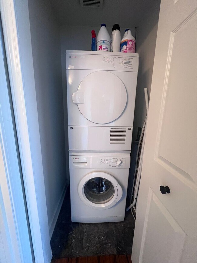 Building Photo - 136 Campau Ave NW