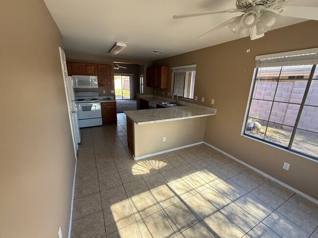 Building Photo - 1636 E Bishop Dr