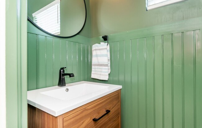 Building Photo - Do Not Miss this Beautiful piece of property.