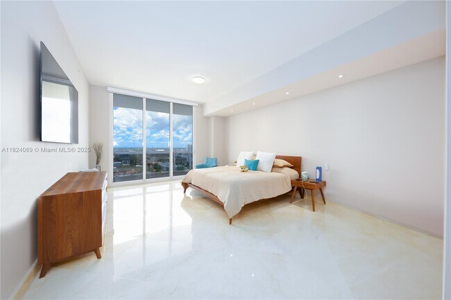 Building Photo - 9559 Collins Ave