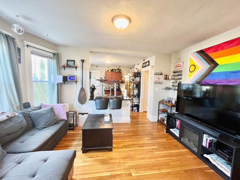 Building Photo - 4464 Washington St