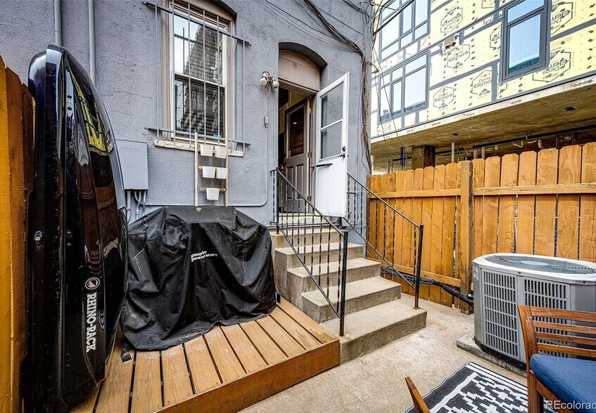 Building Photo - 121 E 8th Ave