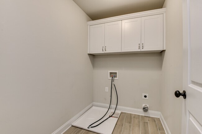 Building Photo - 4050 Stowe Dr