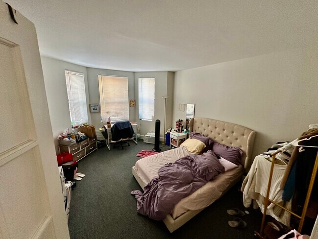 Building Photo - 833-835 Beacon St. Unit 2B