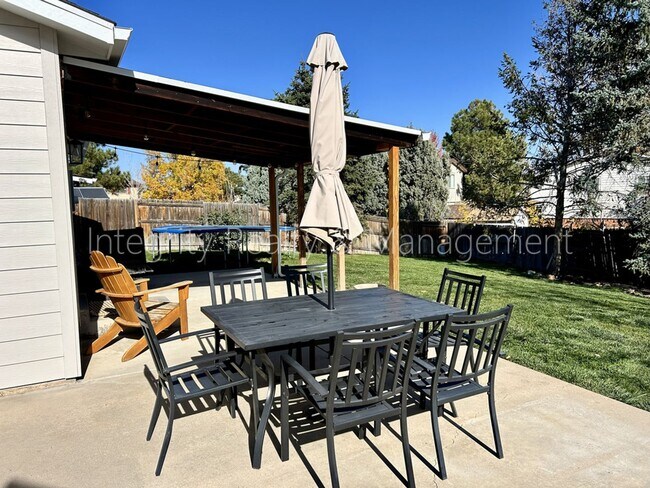 Building Photo - 9722 W Polk Dr