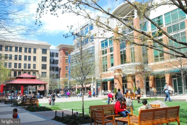 Building Photo - 1015 Veirs Mill Rd