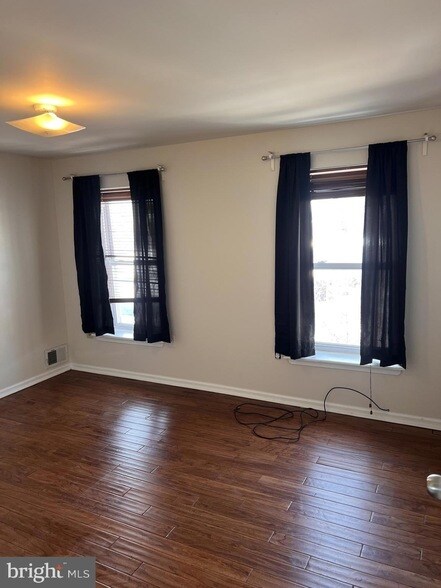 Building Photo - 2079 E Hagert St