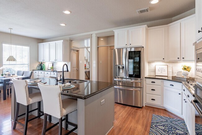 Building Photo - 27 S Mews Wood Ct