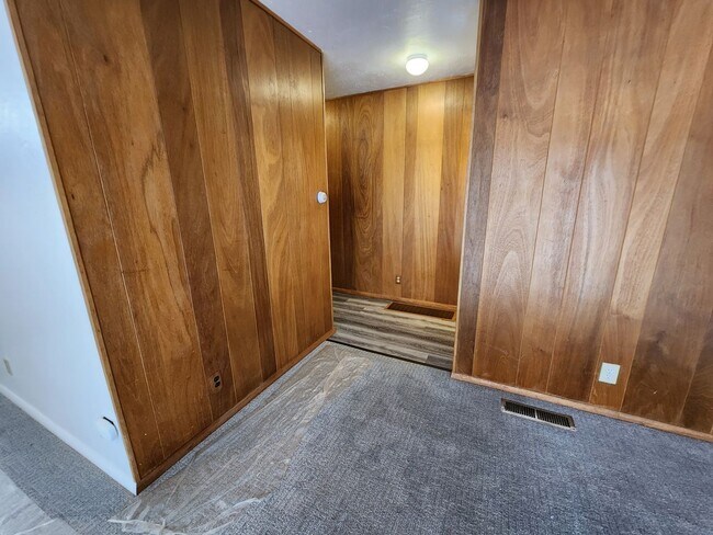 Building Photo - 221 - Steelhead Ave Duplex