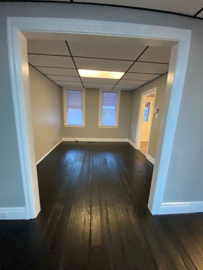 Building Photo - 3 Bdrm, 1.5 Bath