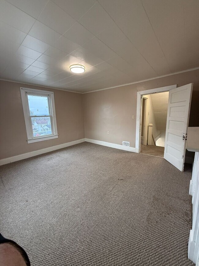 Building Photo - 914 Lawrence St