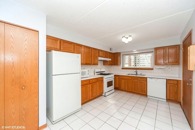 Building Photo - 8710 W Evelyn Ln