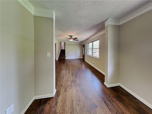 Building Photo - 575 Cherry Ln