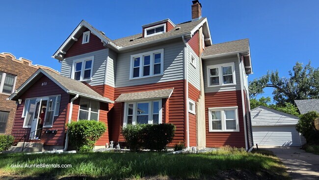 Building Photo - Utilities inclued - Quiet studio move-in r...