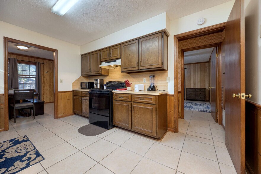 Building Photo - 4629 Rosemont Dr