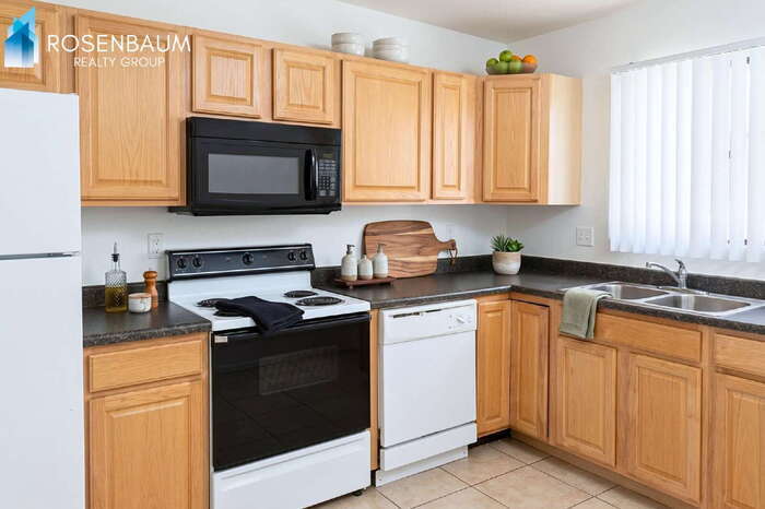 Building Photo - 352 W Delano St