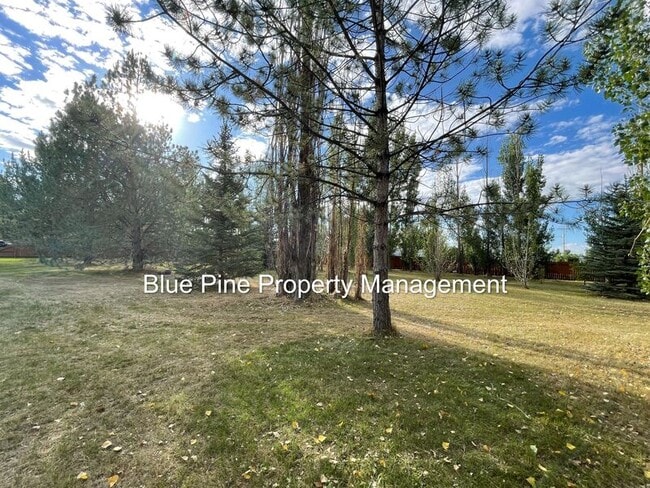 Building Photo - 587 W 10 S