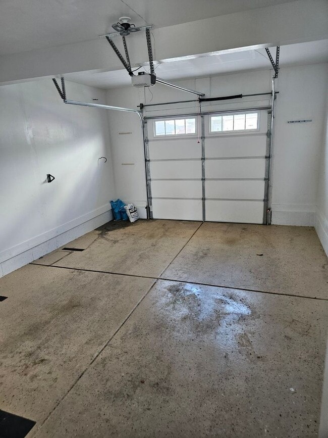 Building Photo - Charming 3 Bed, 2.5 Bath in Tooele