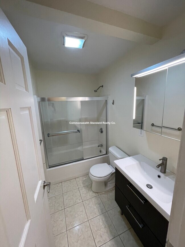 Building Photo - 1801 Beacon St