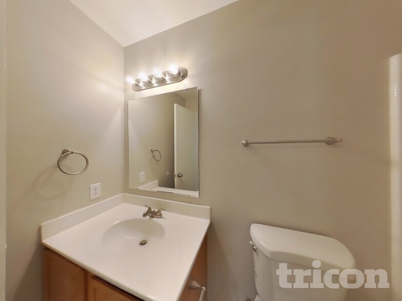 Building Photo - 4459 Bellchime Dr