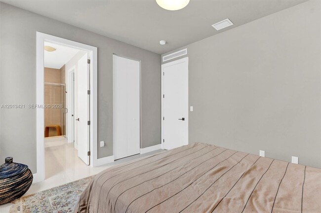 Building Photo - 7535 NW 98th Ave