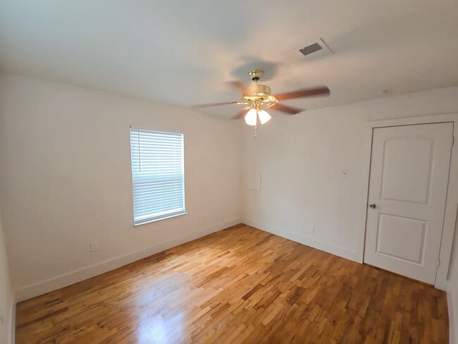 Building Photo - 3603 E Lockwood Dr