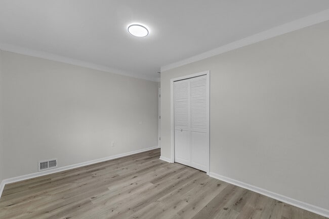 Building Photo - 2331 Deerfield Ct