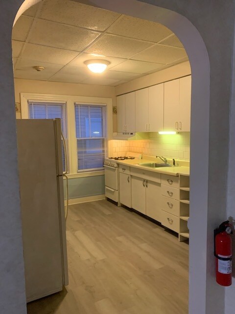 Building Photo - 950 Park Ave