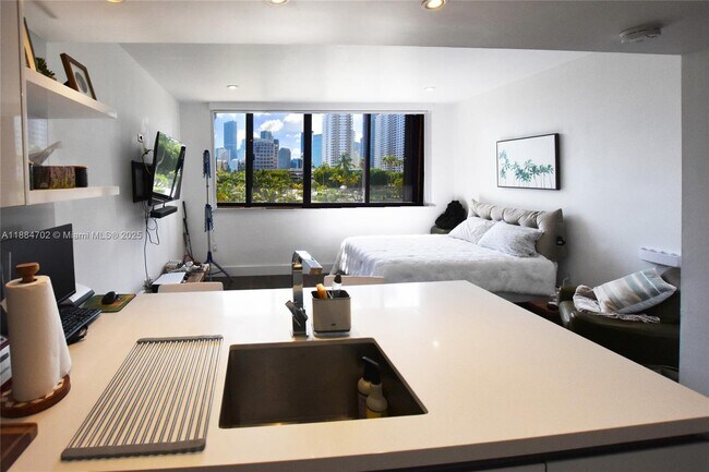 Building Photo - 540 Brickell Key Dr