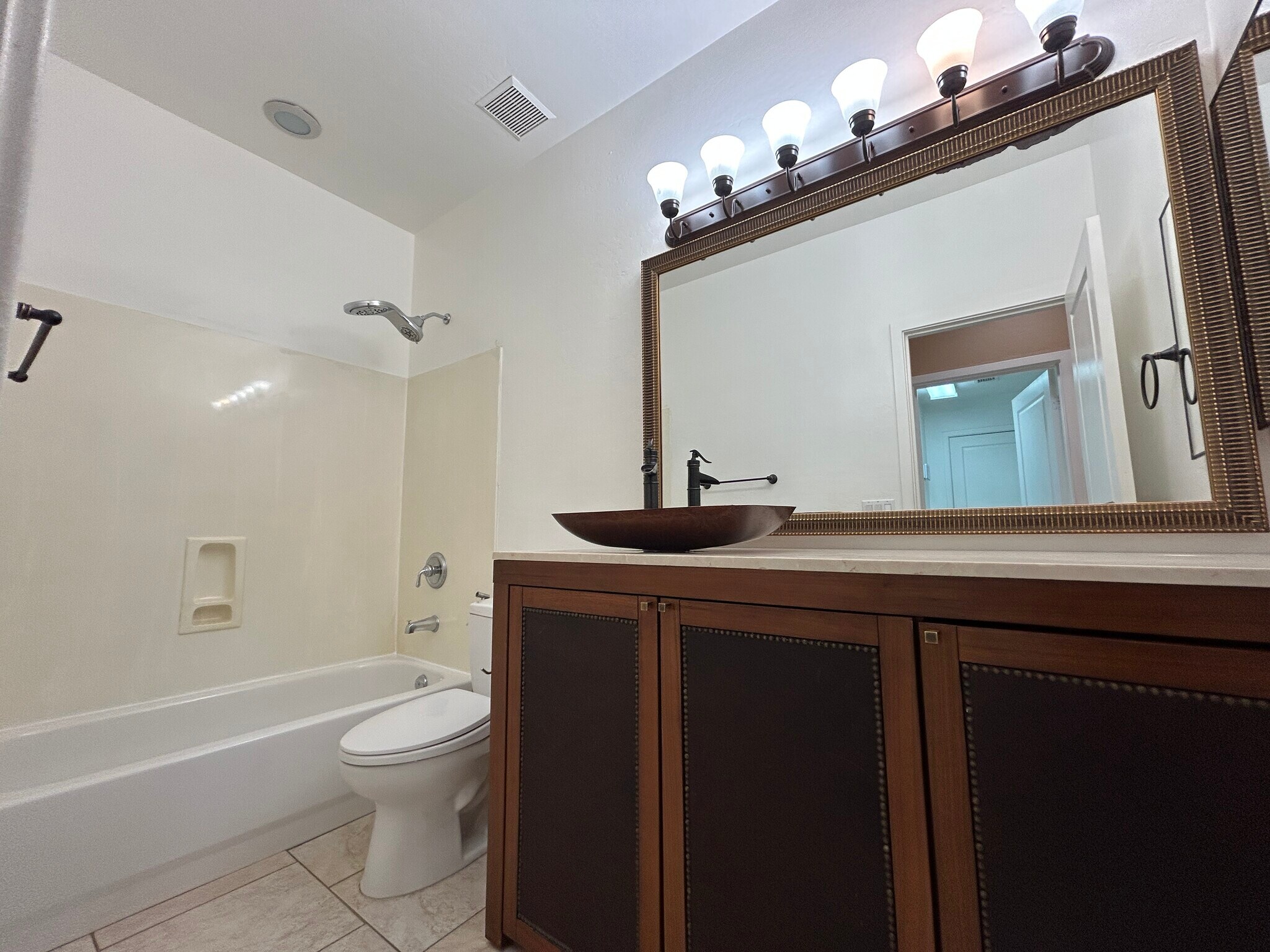 Building Photo - 2041 E Fawn Dr
