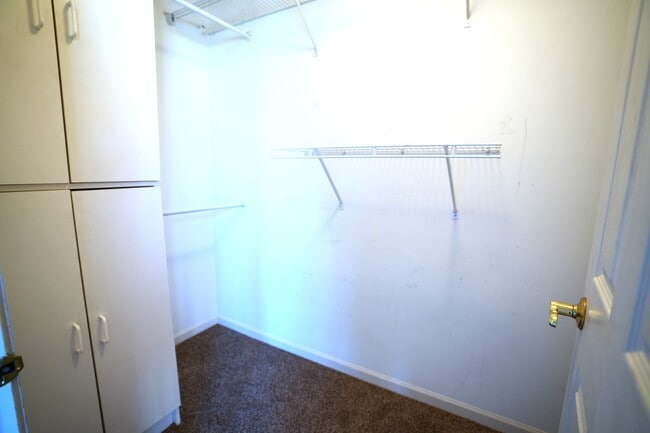 Building Photo - 2866 Stonewater Dr