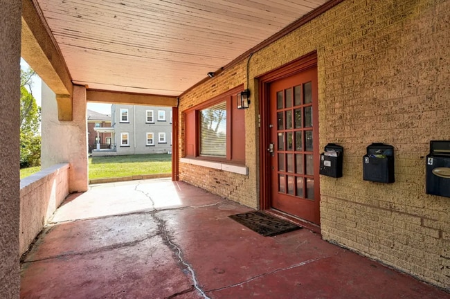 Building Photo - 2417 N Robinson Ave