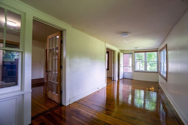 Building Photo - Bright, Spacious Single Family Home Across...