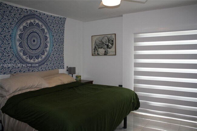 Building Photo - 1701 Sunset Harbour Dr