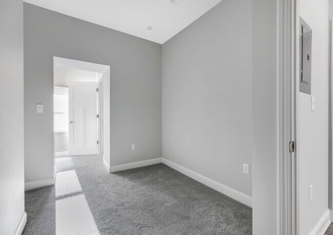 Building Photo - Reserves on Washington Park