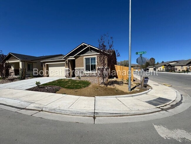 Building Photo - 1484 W Sunset Way