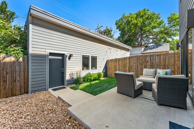 Building Photo - 1544 Utica St