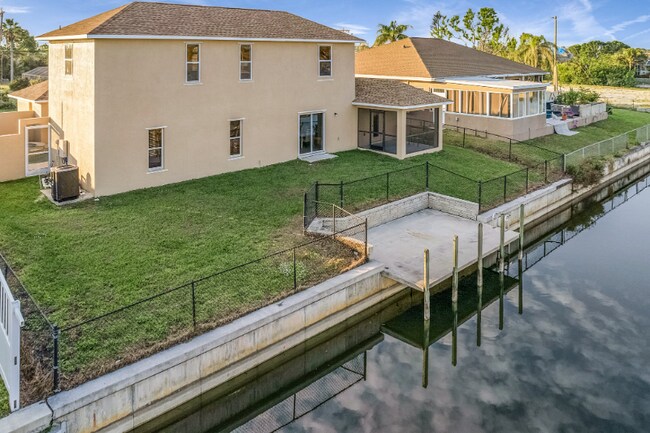 Building Photo - 205 SE 4th Pl