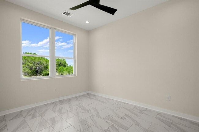 Building Photo - 2401 Thurber Ln
