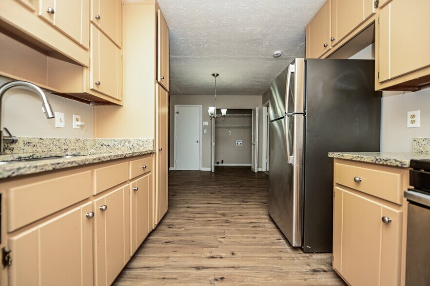 Building Photo - 3613 Fay Dr