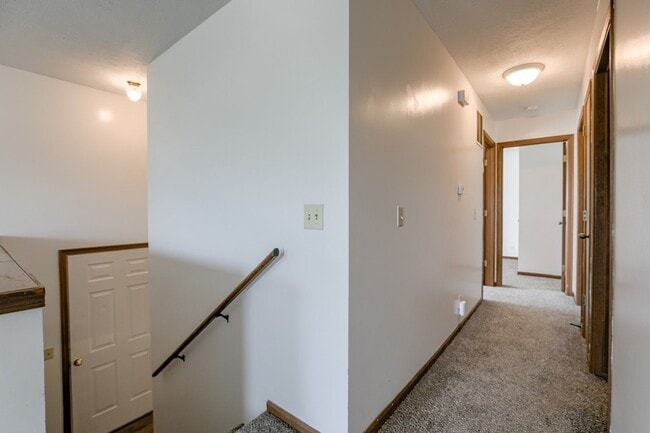 Building Photo - Spacious Duplex Close to Schools, UNL, Haymarket, and I-80 TOTALLY REMODELED